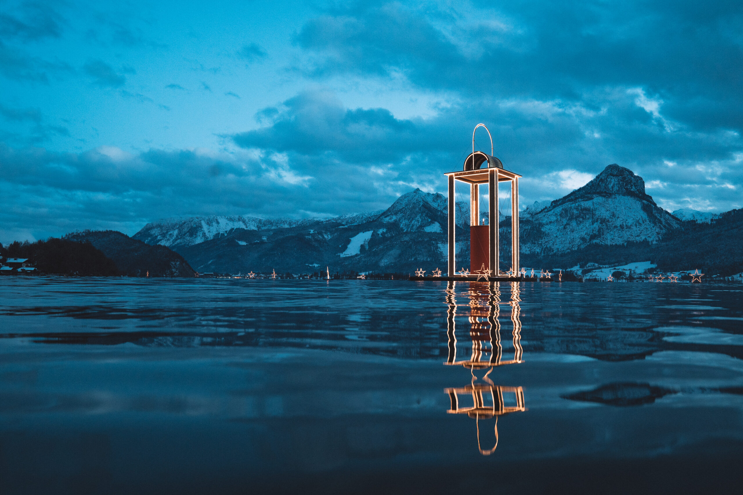 Adventlaterne am Wolfgangsee - Foto: Robert Maybach; OÖ Tourismus